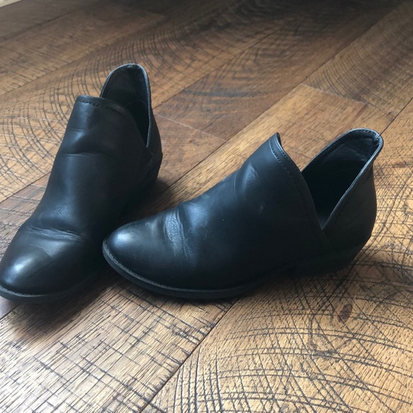 Shoes - Picture 4 of 4